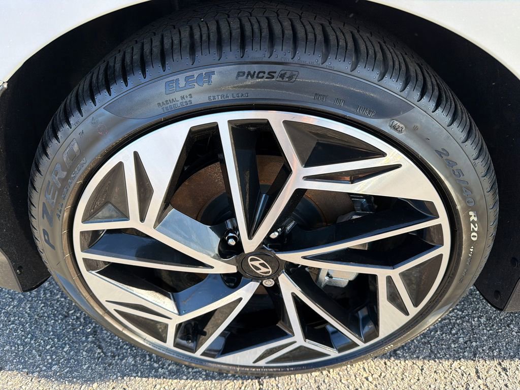 Used 2025 Hyundai Ioniq 6 Limited image 17