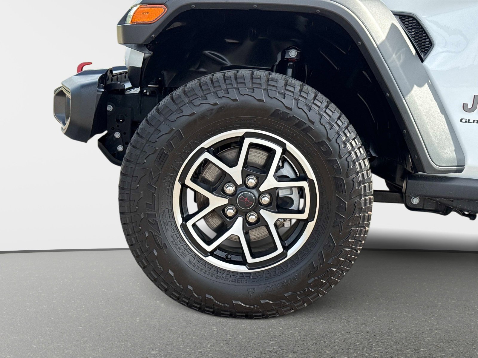 Used 2025 Jeep Gladiator Rubicon w/ Convenience Group AWD/4WD image 11