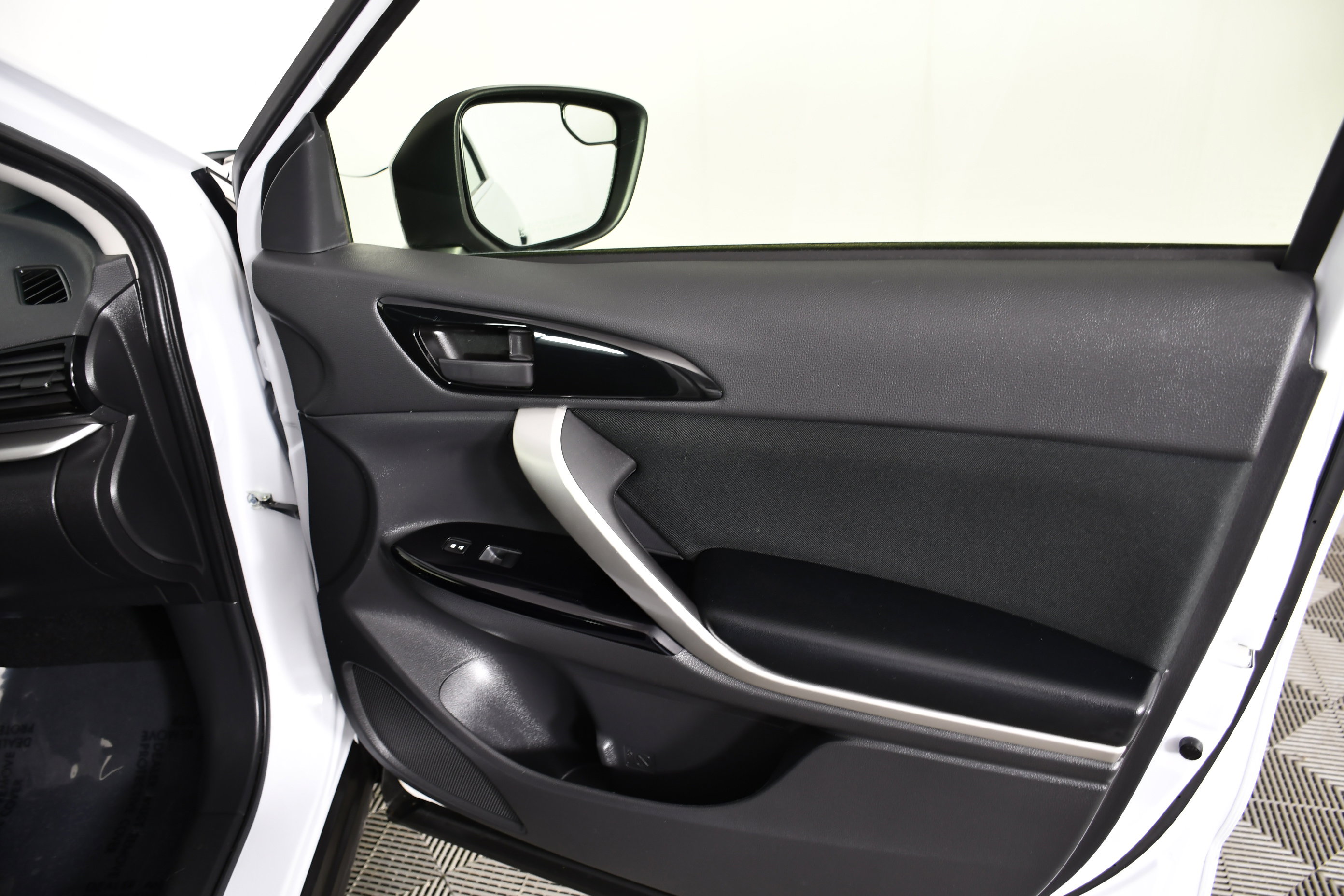 Used 2023 Mitsubishi Eclipse Cross LE AWD/4WD image 39