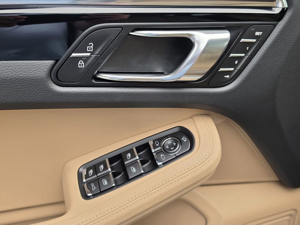 New 2026 Porsche Macan AWD/4WD image 17