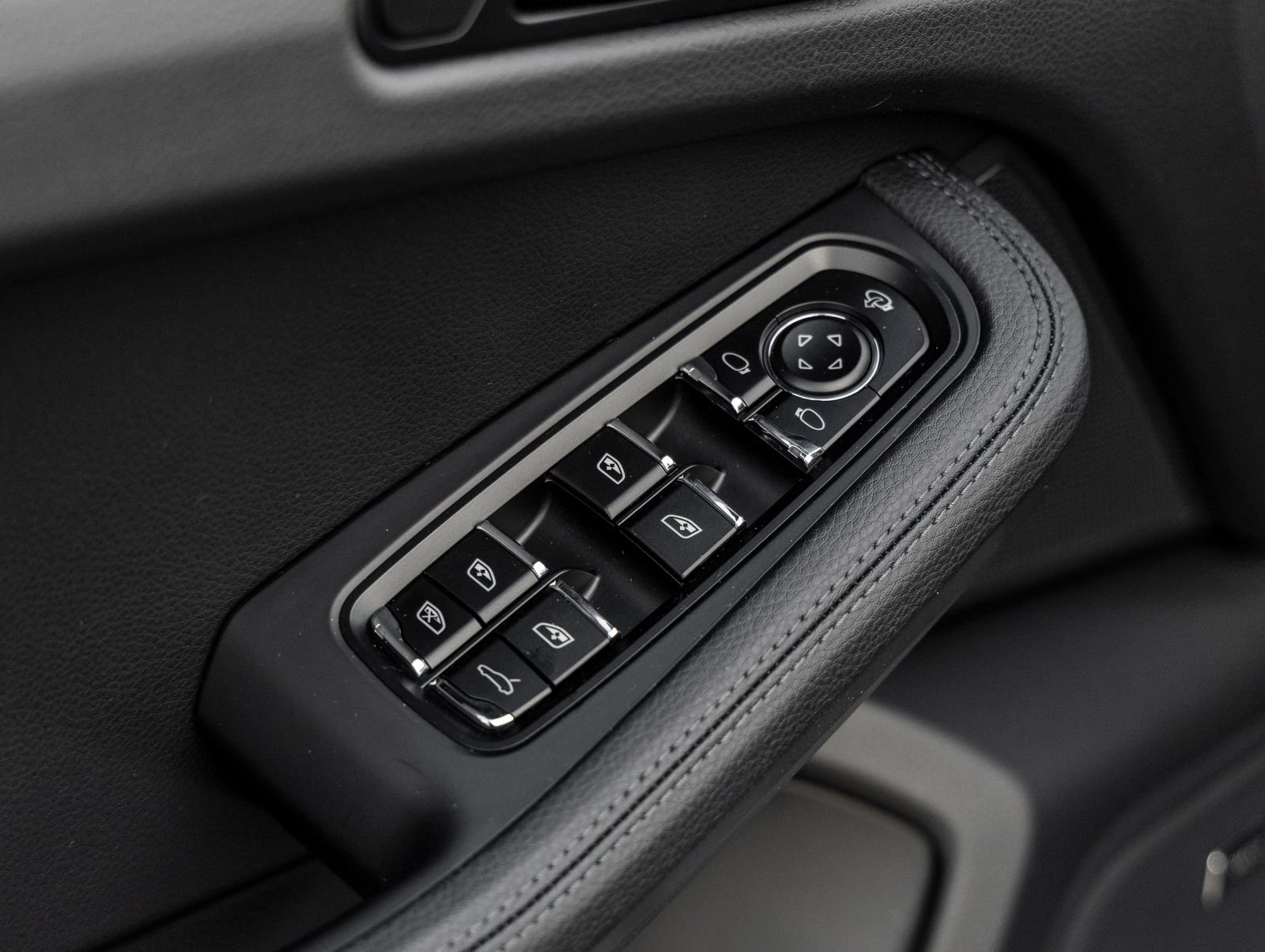 Certified 2026 Porsche Macan AWD/4WD image 20
