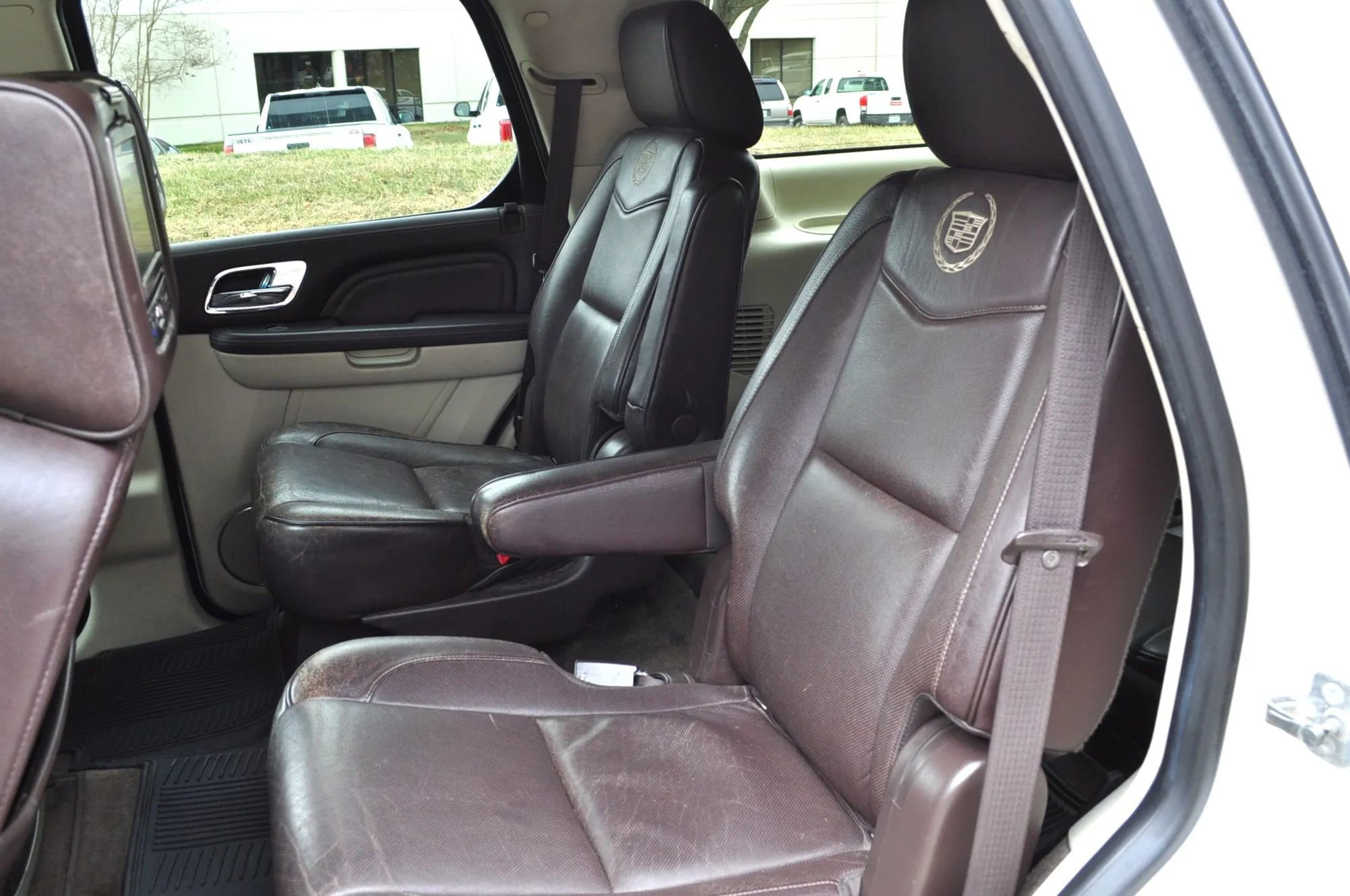 Used 2013 Cadillac Escalade Platinum image 18