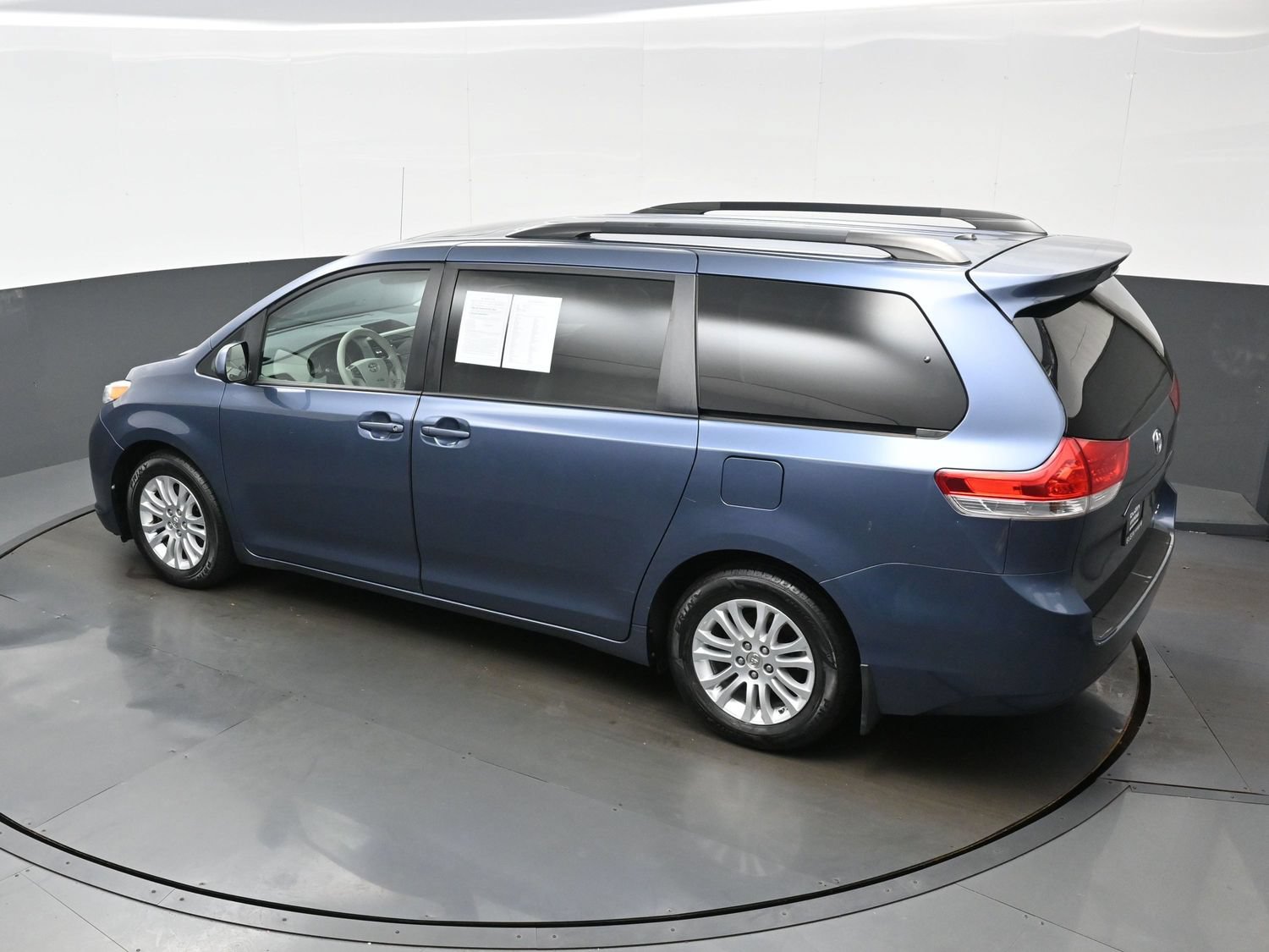 Used 2014 Toyota Sienna XLE FWD image 33