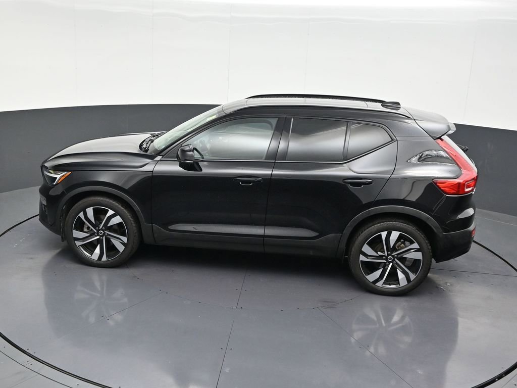 Used 2023 Volvo XC40 B4 Ultimate image 16