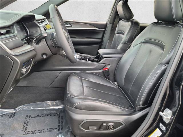 Used 2023 Jeep Grand Cherokee Overland AWD/4WD image 17