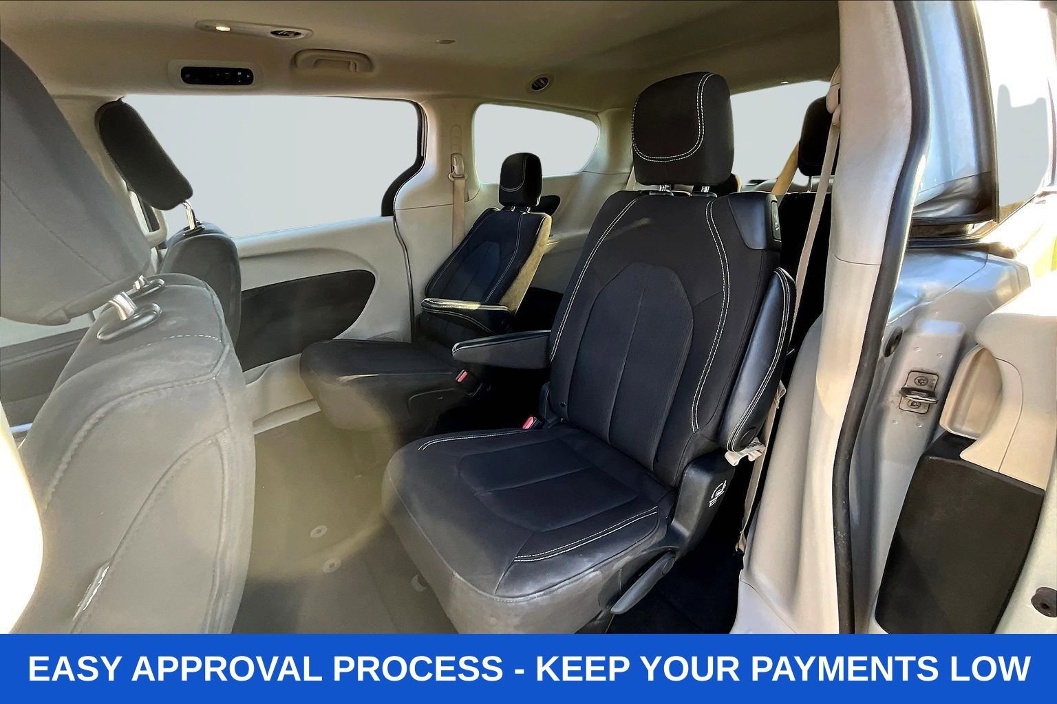 Used 2022 Chrysler Voyager LX FWD image 29
