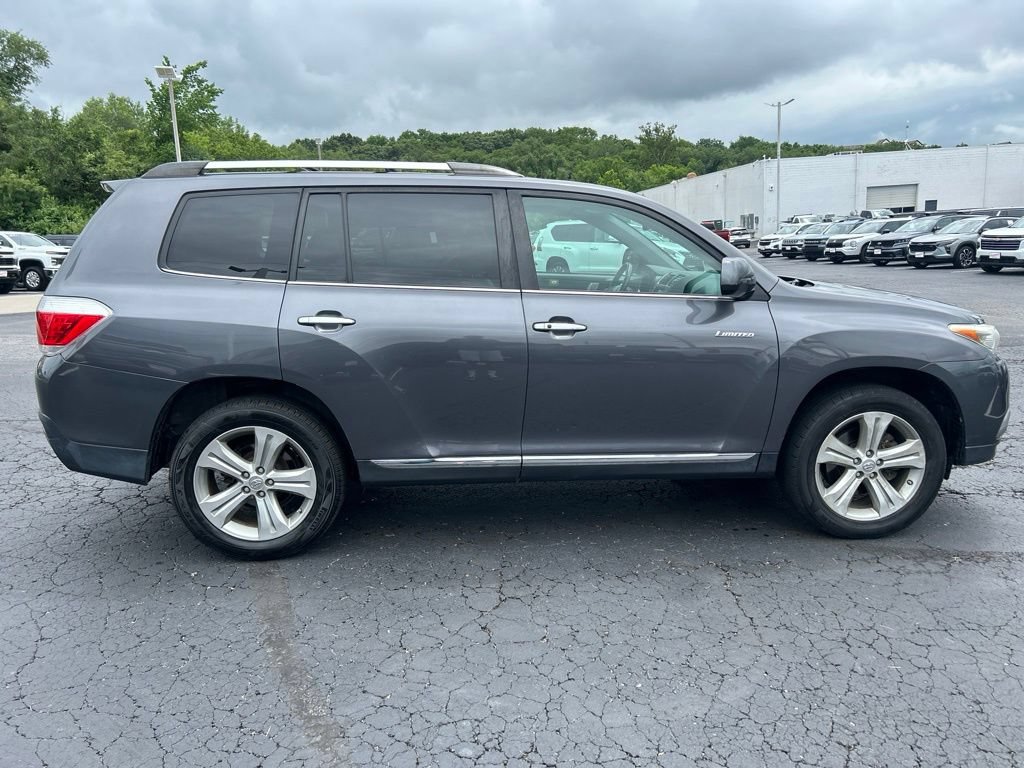 Used 2012 Toyota Highlander Limited w/ Tow Pkg AWD/4WD image 4