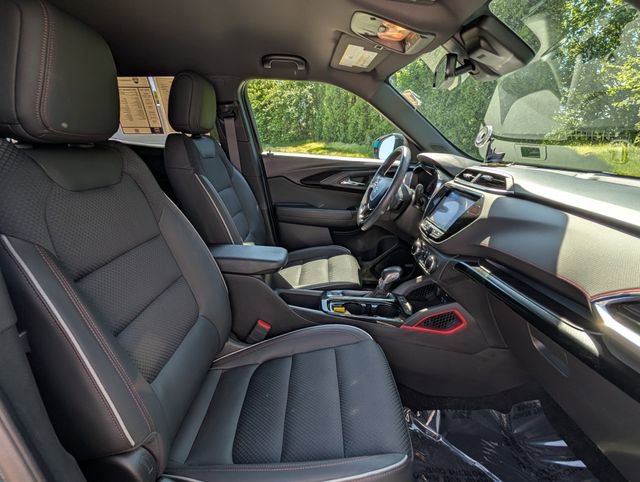 Used 2022 Chevrolet TrailBlazer RS w/ Technology Package FWD image 12