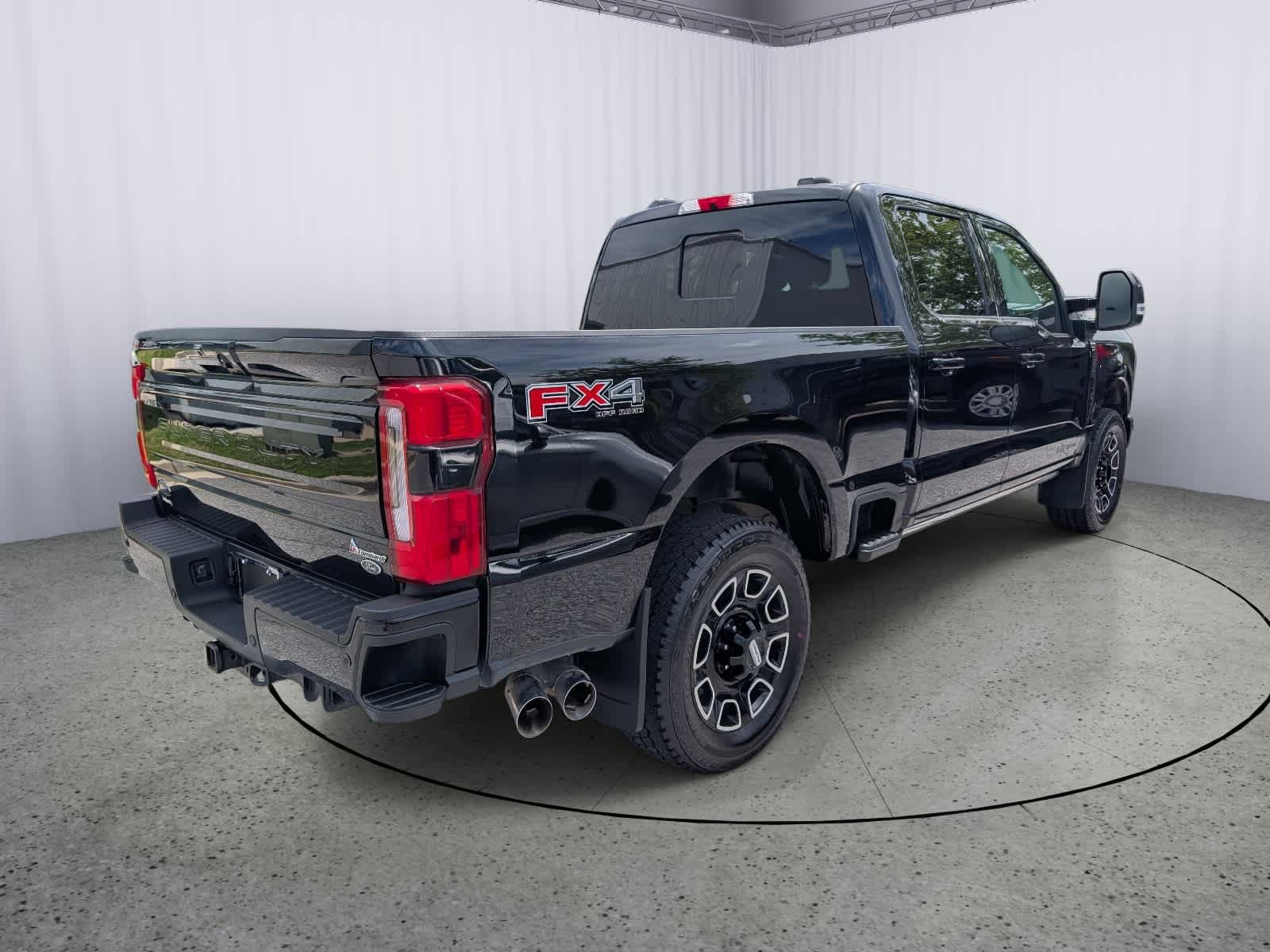 Used 2025 Ford F250 Platinum AWD/4WD image 3