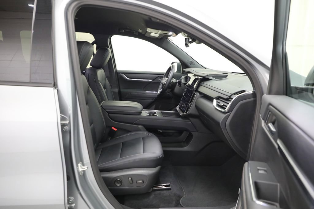 Used 2024 GMC Acadia Elevation w/ Luxury Package AWD/4WD image 9