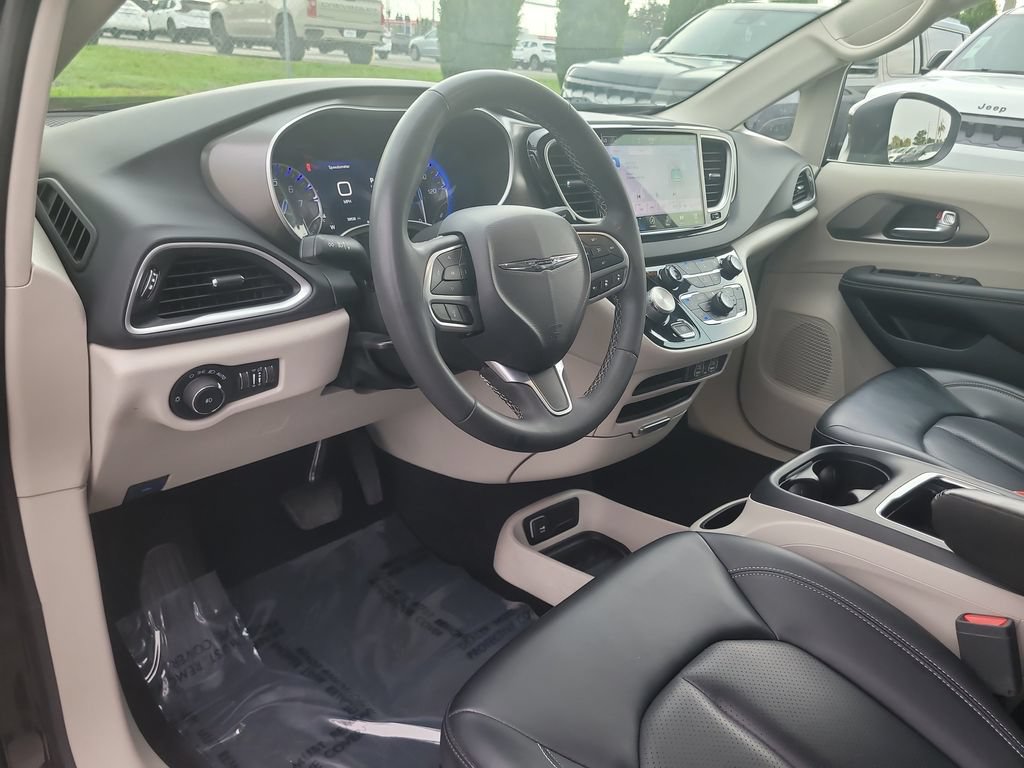 Certified 2023 Chrysler Pacifica Touring-L FWD image 19
