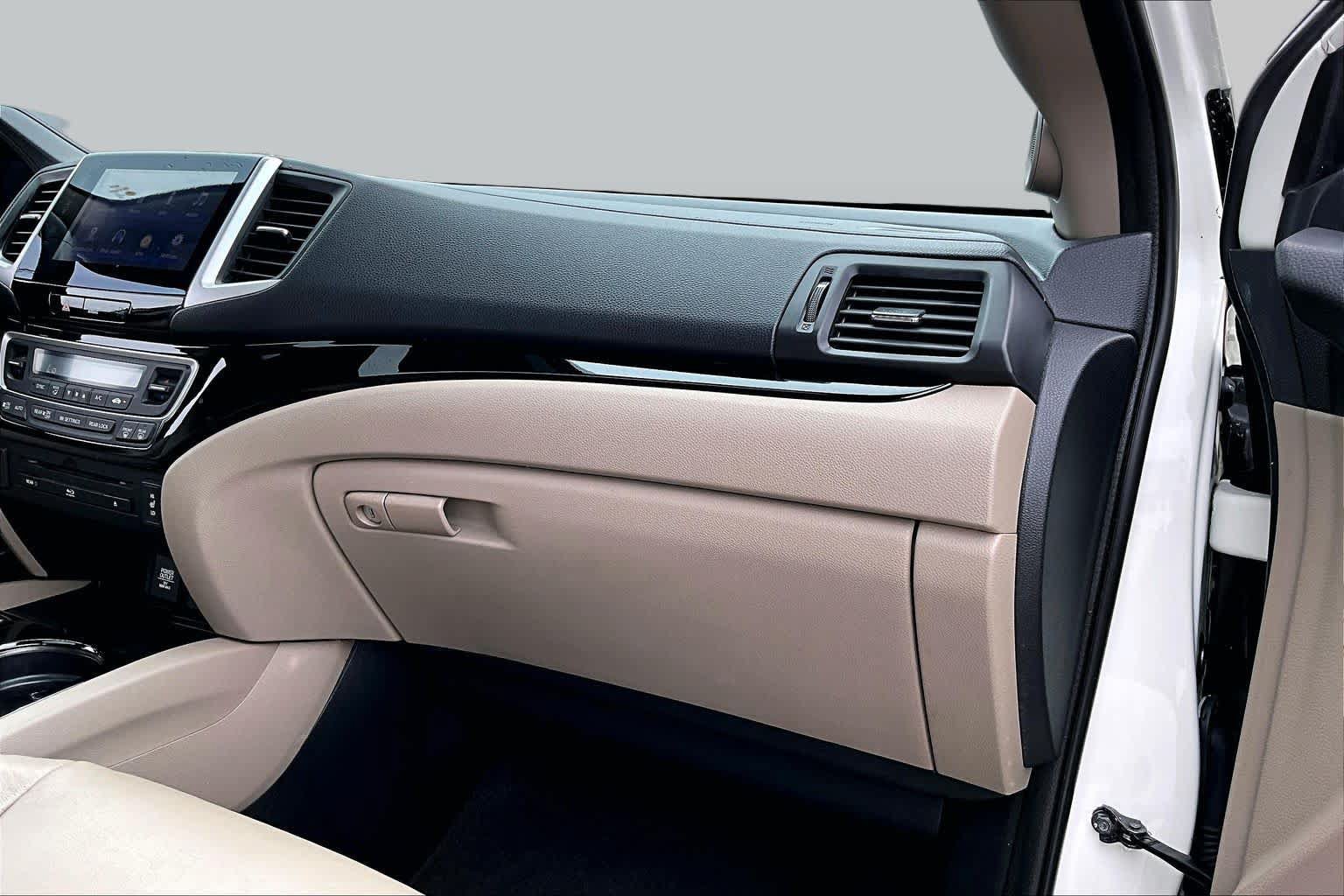 Used 2016 Honda Pilot Touring image 19