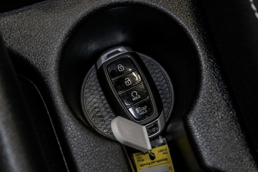 Used 2025 Hyundai Venue SEL FWD image 25
