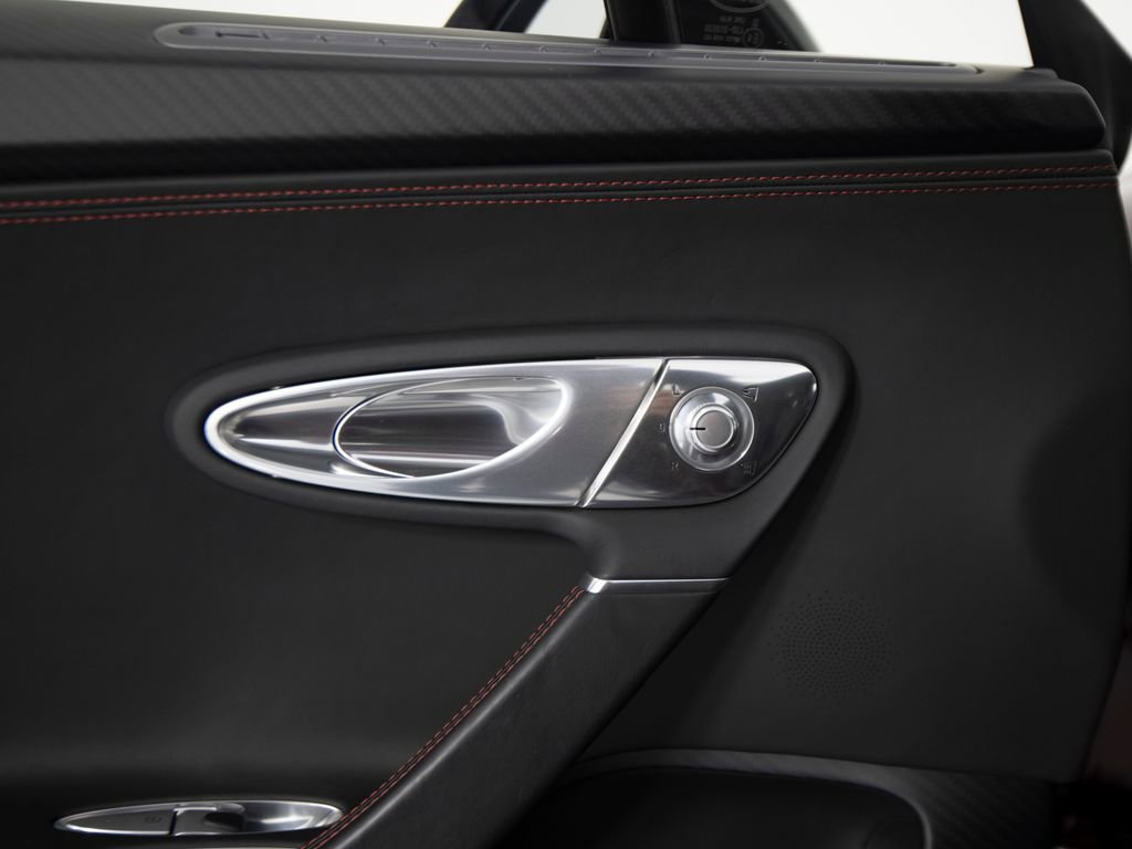 Used 2019 Bugatti Chiron image 18