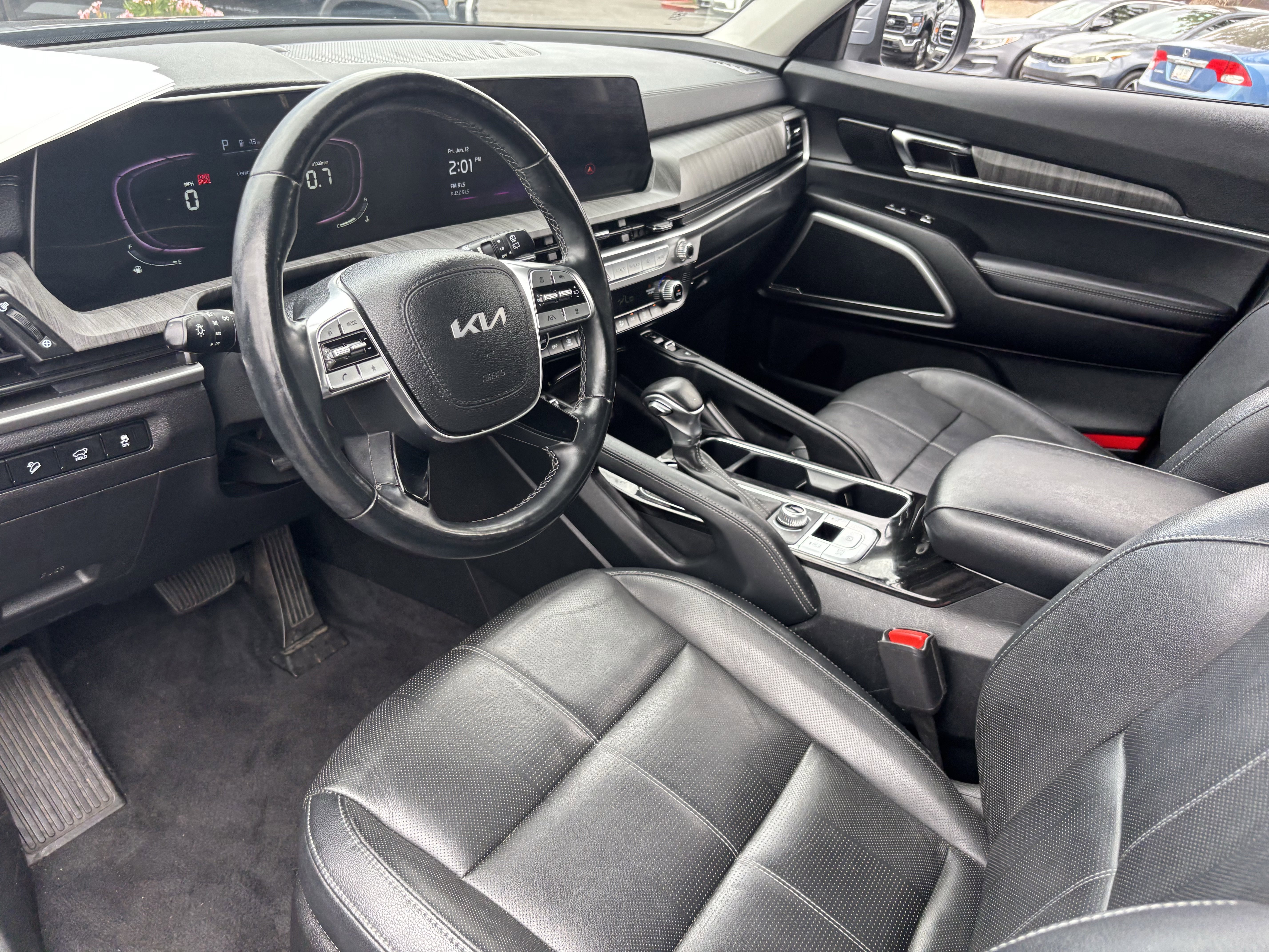 Used 2023 Kia Telluride EX w/ EX Captain's Chair Package AWD/4WD image 17
