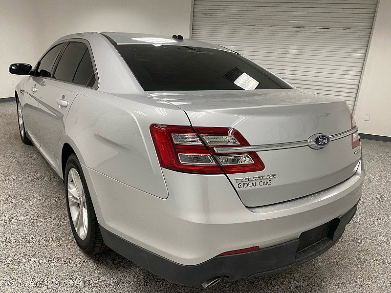 Used 2017 Ford Taurus SE image 7