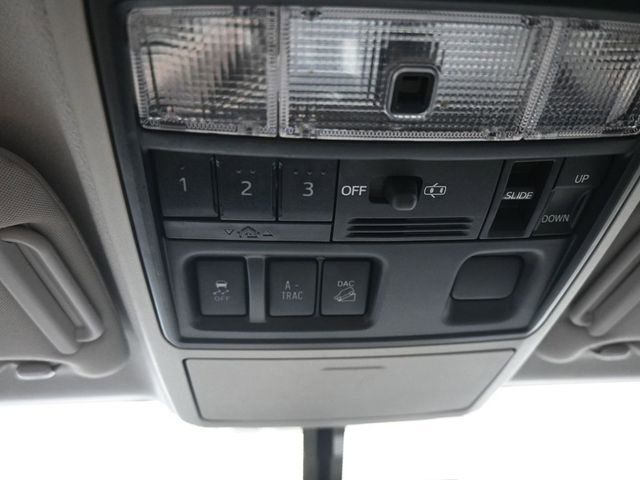 Used 2018 Toyota 4Runner SR5 Premium image 18