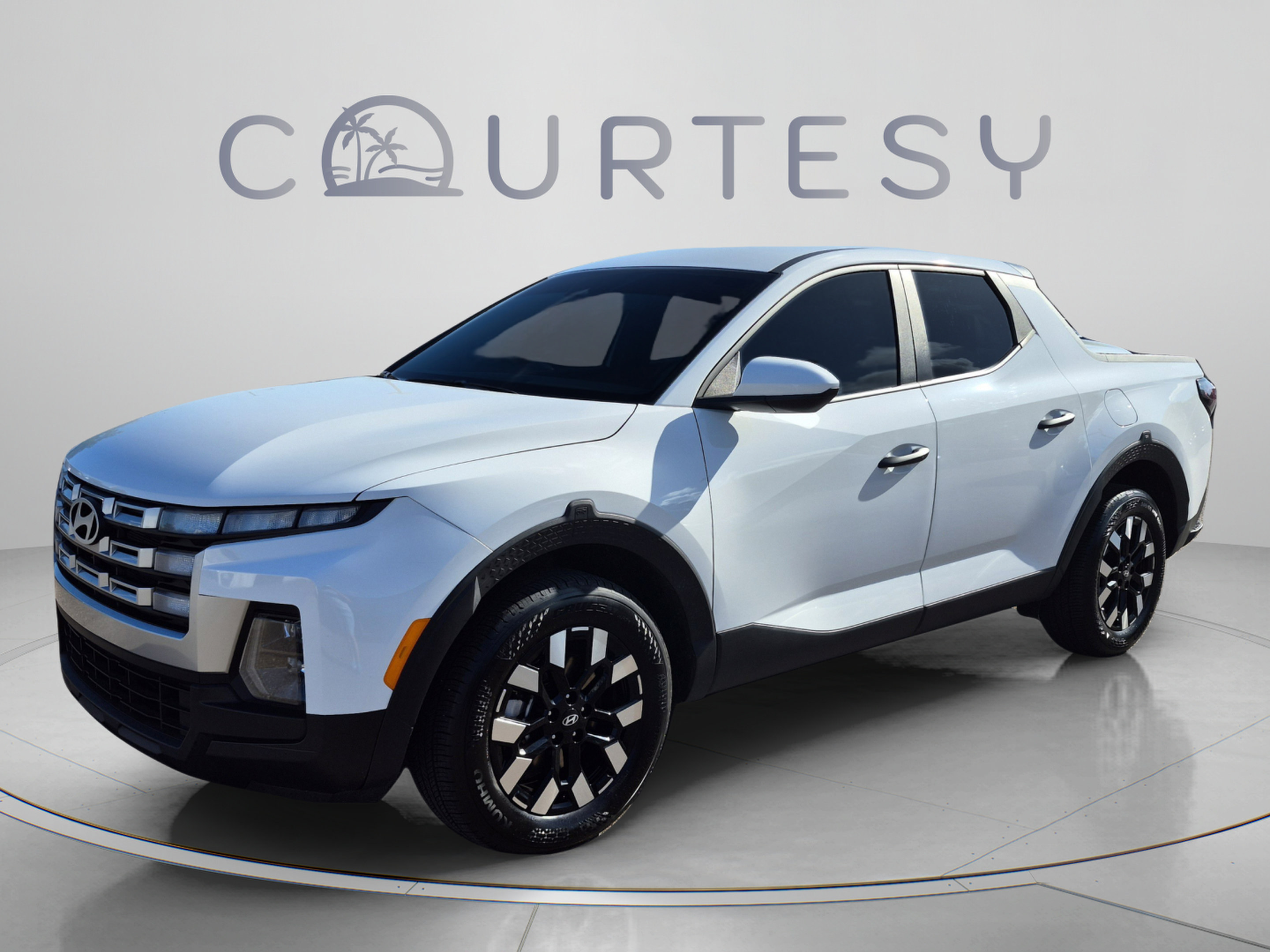 Used 2025 Hyundai Santa Cruz SE FWD image 1