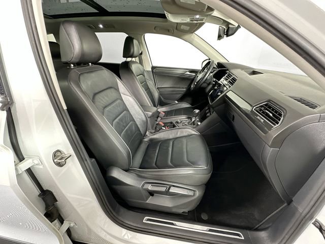 Used 2019 Volkswagen Tiguan SEL Premium w/ 3rd Row Seat Package AWD/4WD image 32