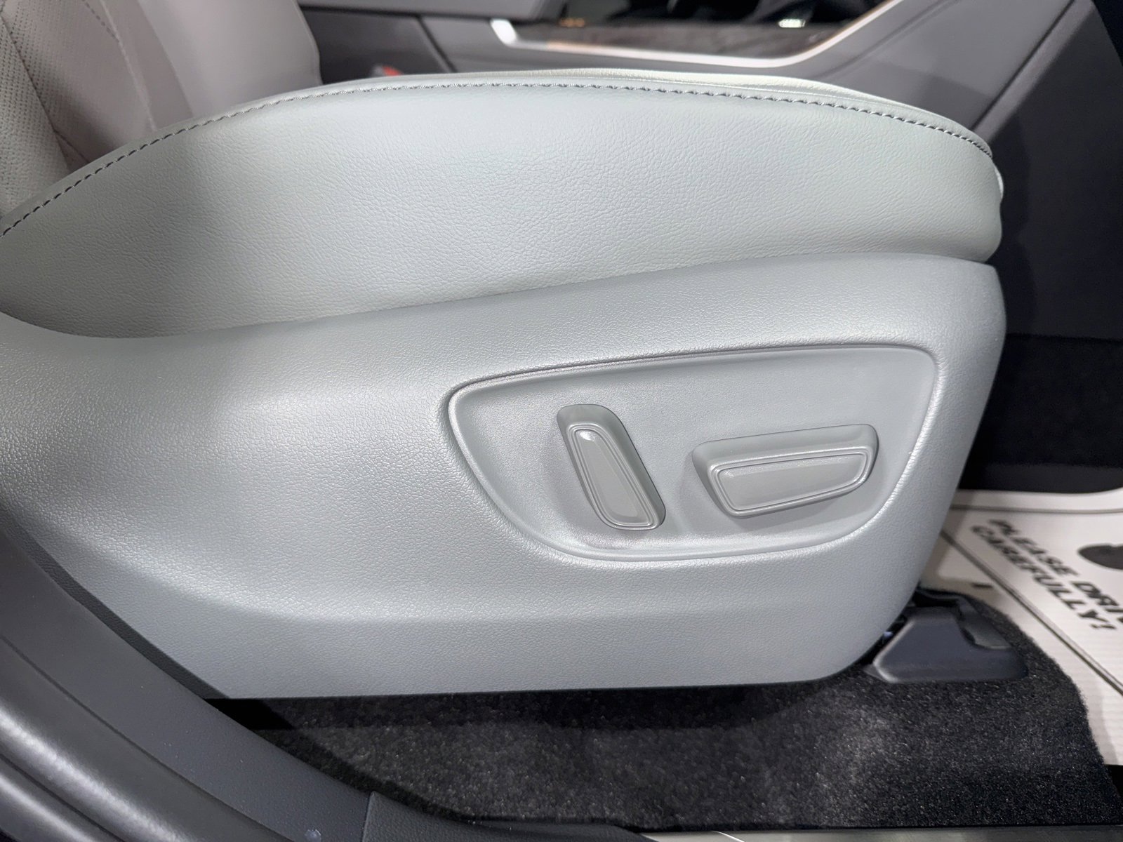 New 2026 Toyota Highlander Platinum image 11