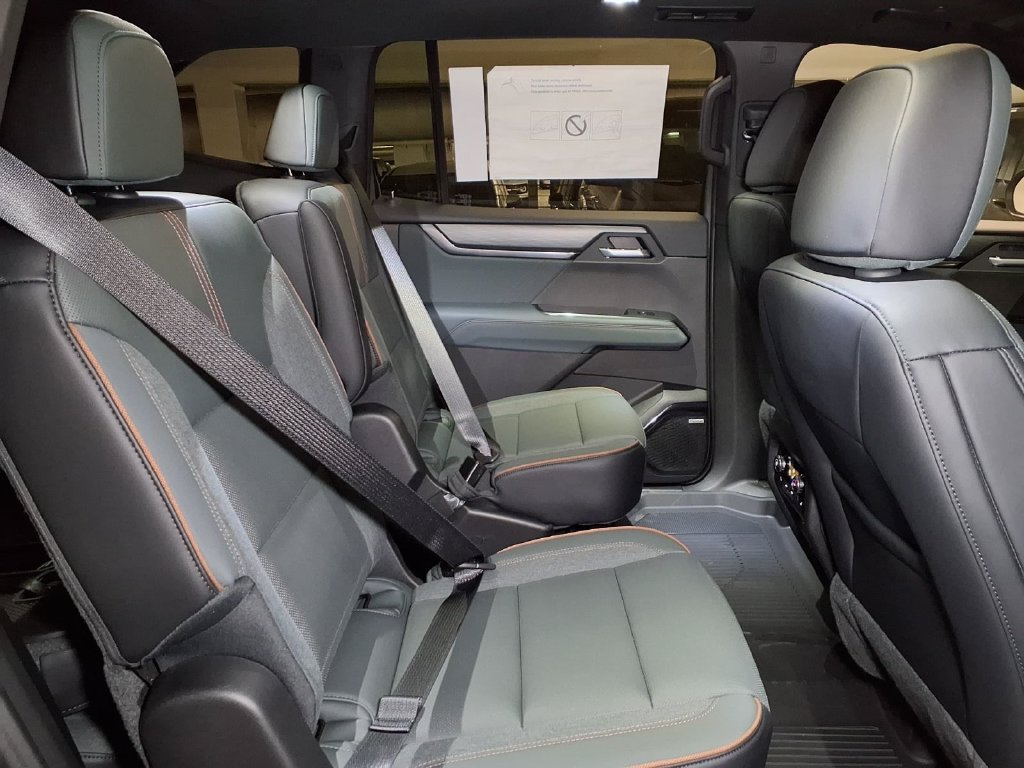 New 2027 GMC Acadia AT4 w/ Luxury Package AWD/4WD image 5