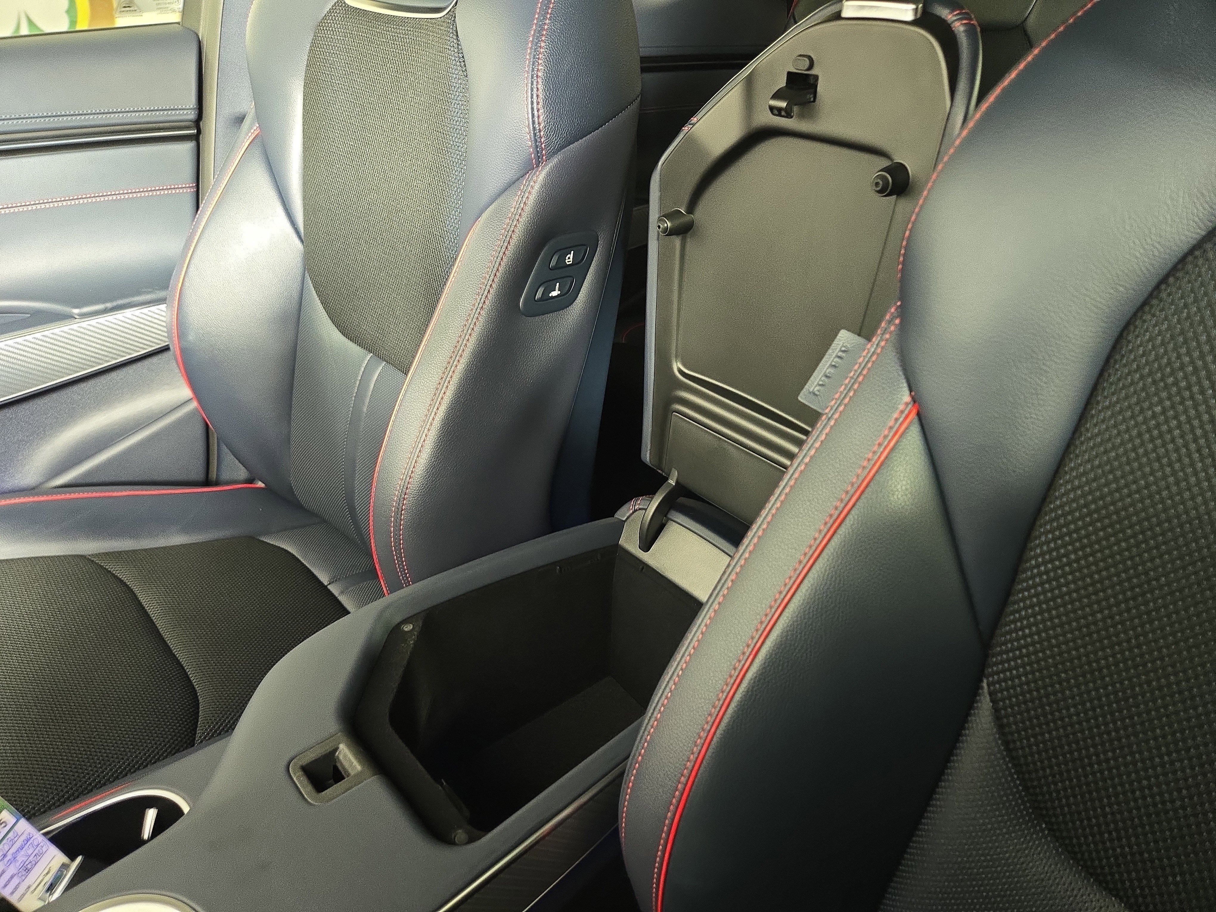 Used 2024 Genesis GV70 2.5T w/ Sport Prestige Package image 30