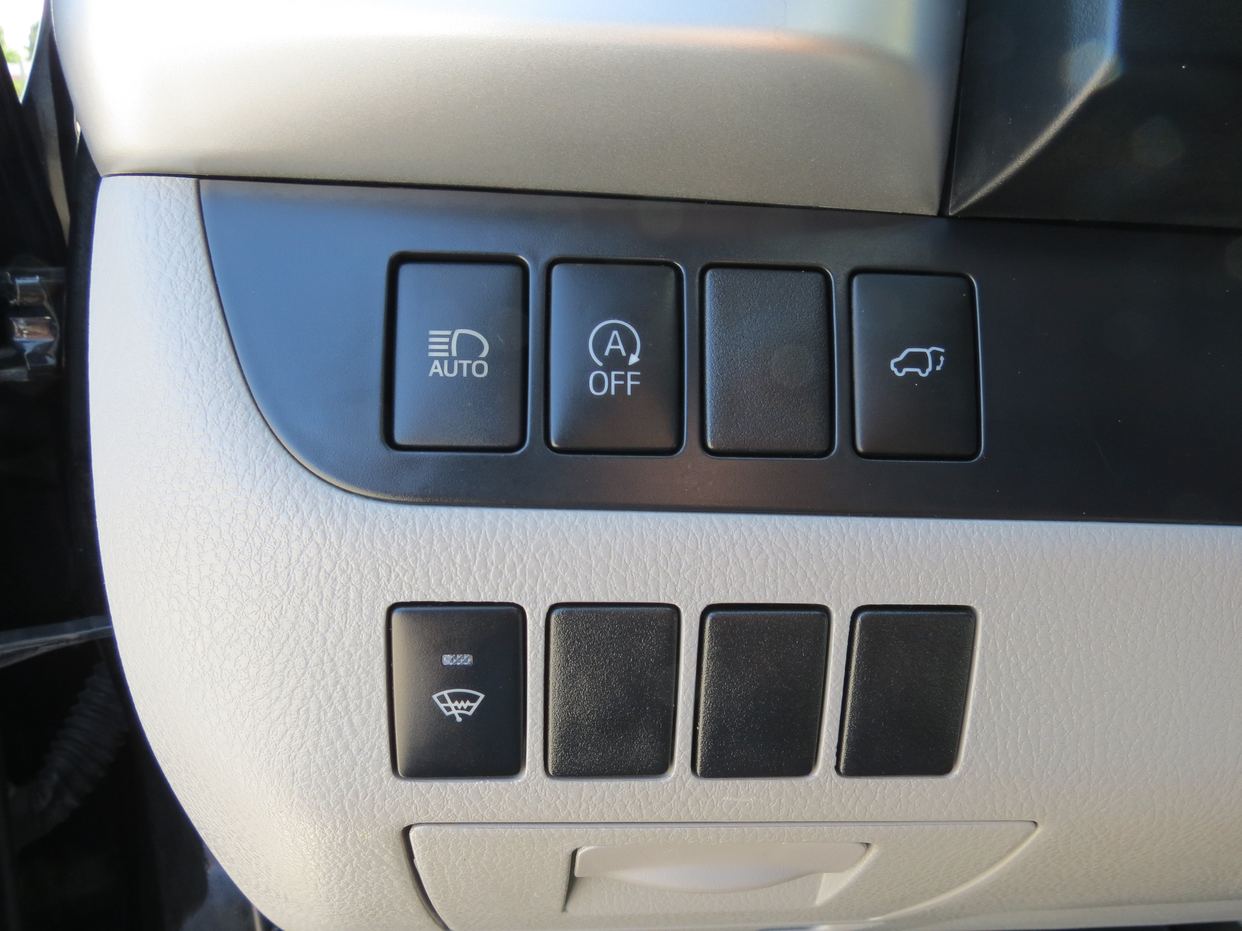 Used 2019 Toyota Highlander XLE FWD image 19