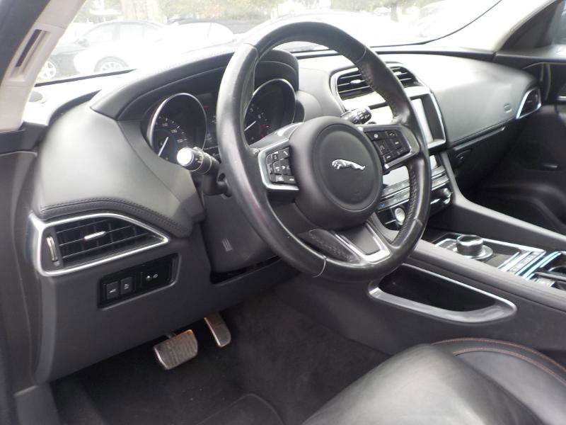 Used 2019 Jaguar F-PACE Prestige image 12
