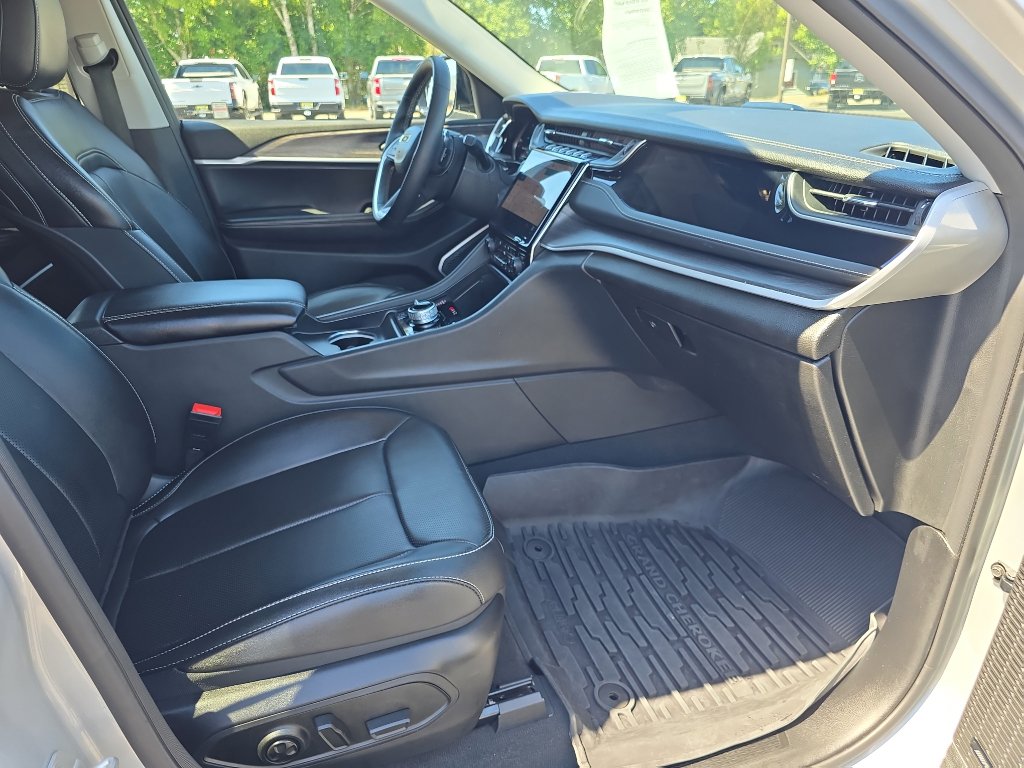 Used 2023 Jeep Grand Cherokee 30th Anniversary image 17