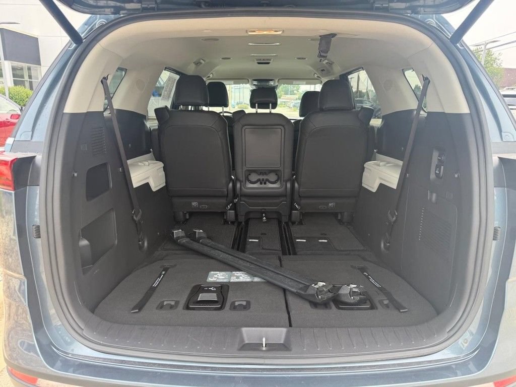 Used 2024 Kia Carnival SX FWD image 7