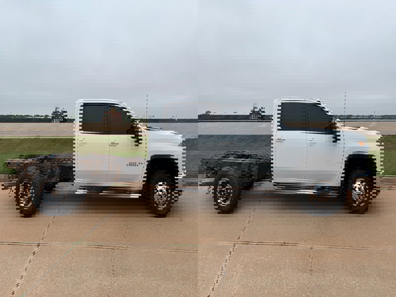 Used 2023 Chevrolet Silverado 3500 LT w/ Convenience Package image 2