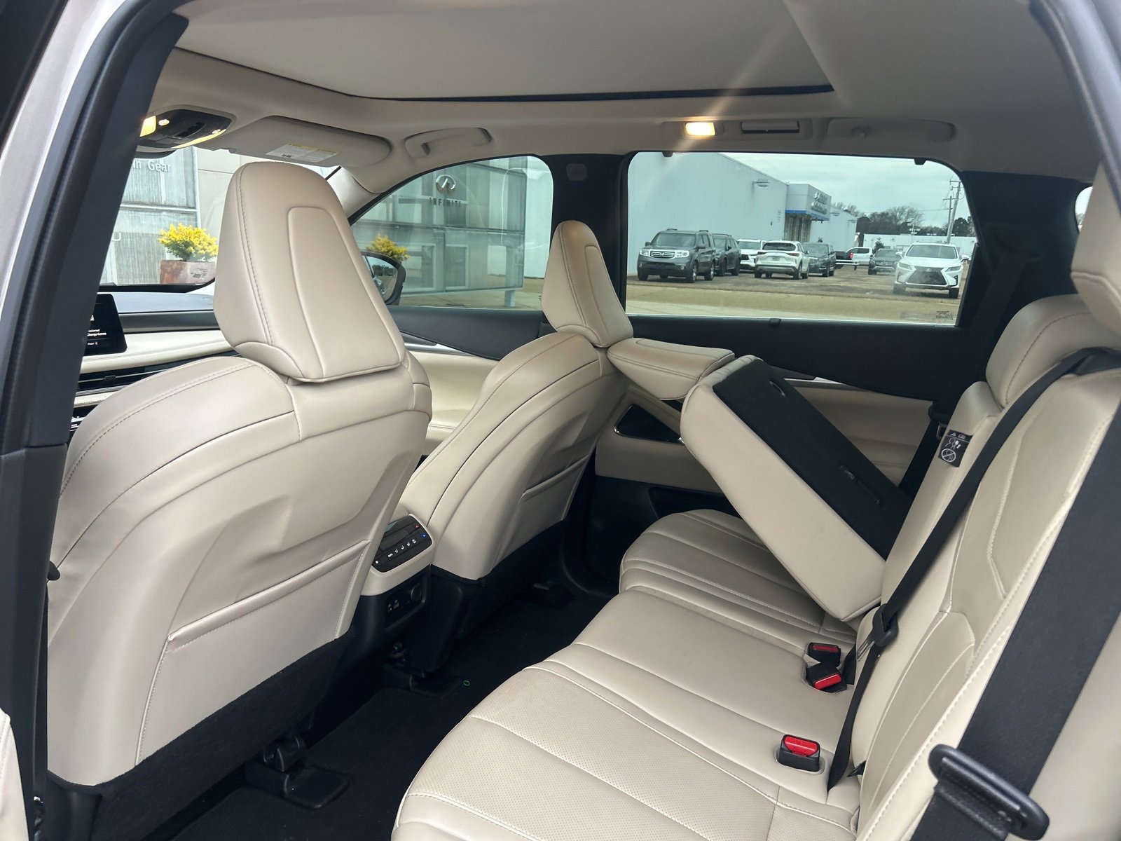 Used 2024 INFINITI QX60 Luxe w/ Vision Package image 14