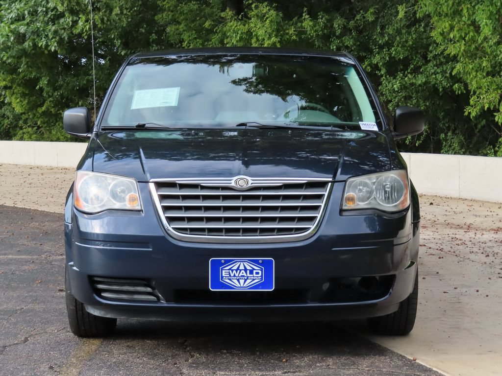 Used 2009 Chrysler Town & Country LX FWD image 11