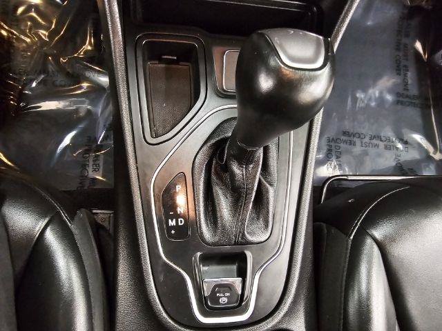 Used 2019 Jeep Cherokee Latitude Plus w/ Comfort/Convenience Group FWD image 22