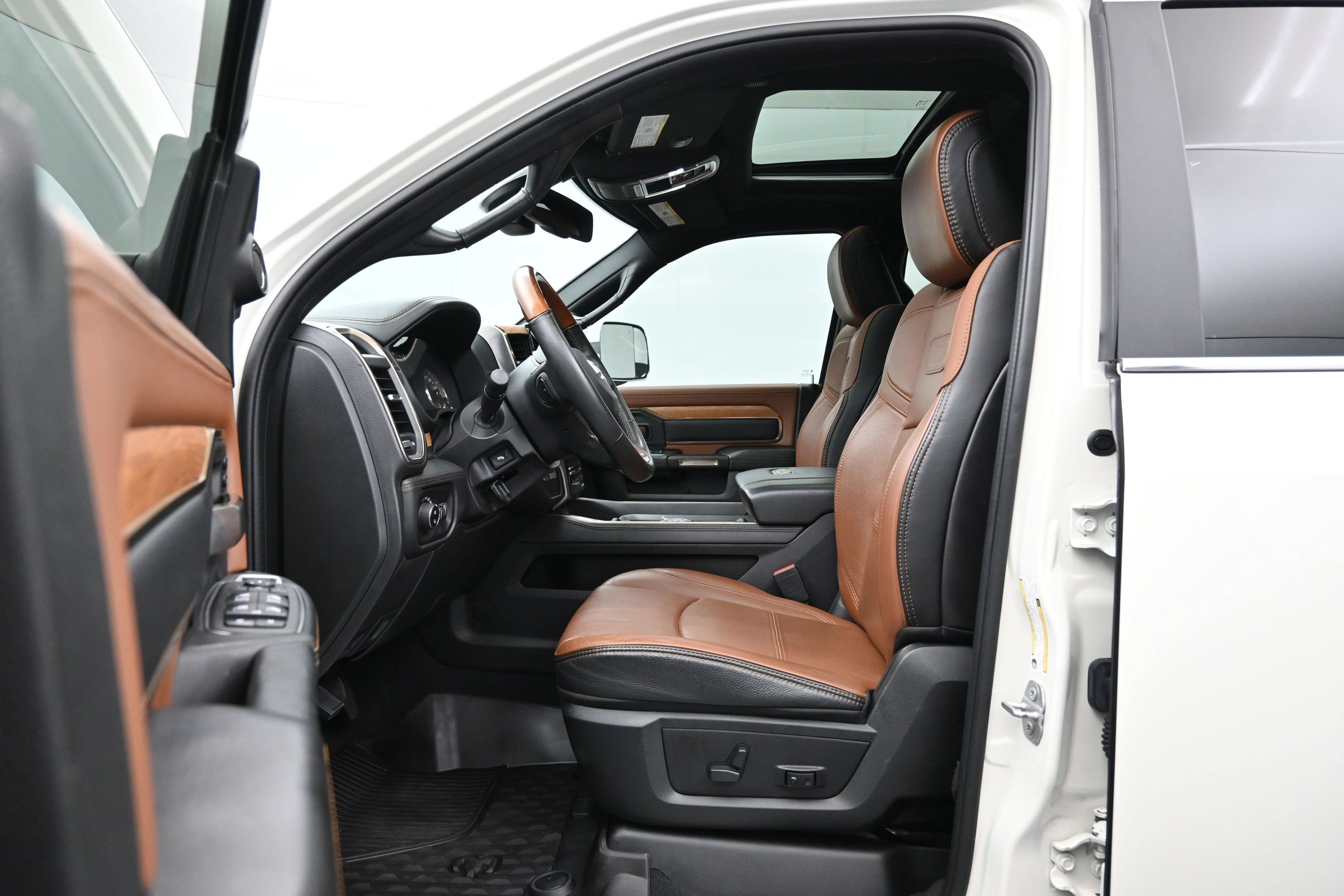 Used 2022 RAM 2500 Limited AWD/4WD image 9