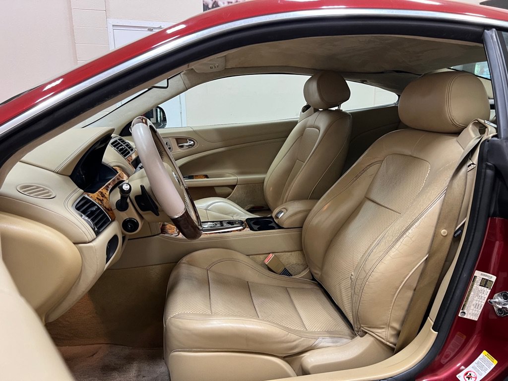 Used 2010 Jaguar XK Coupe RWD image 18