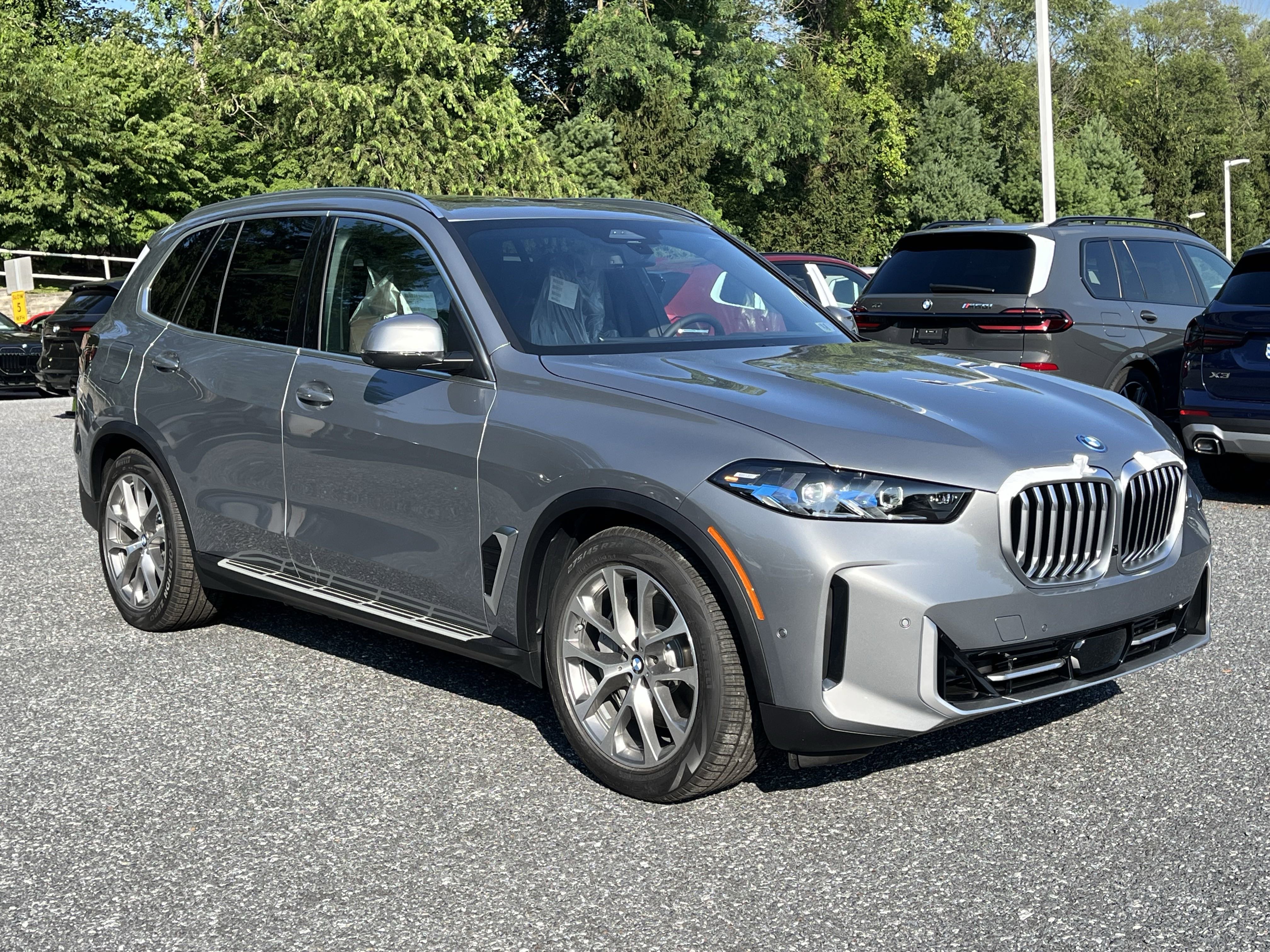 Used 2026 BMW X5 xDrive50e image 3