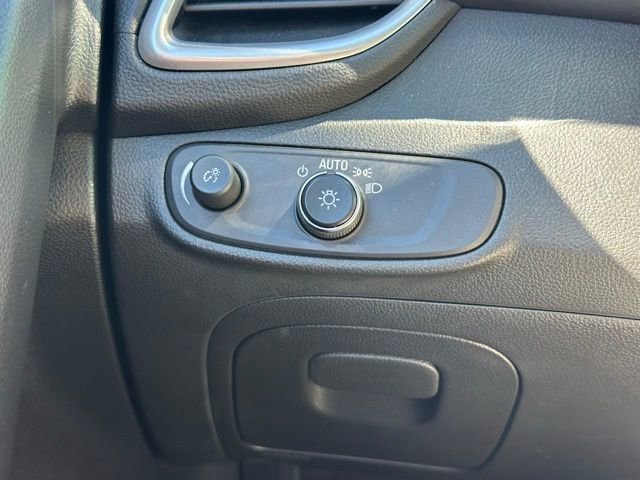 Used 2021 Chevrolet Trax LT w/ Redline Edition image 15