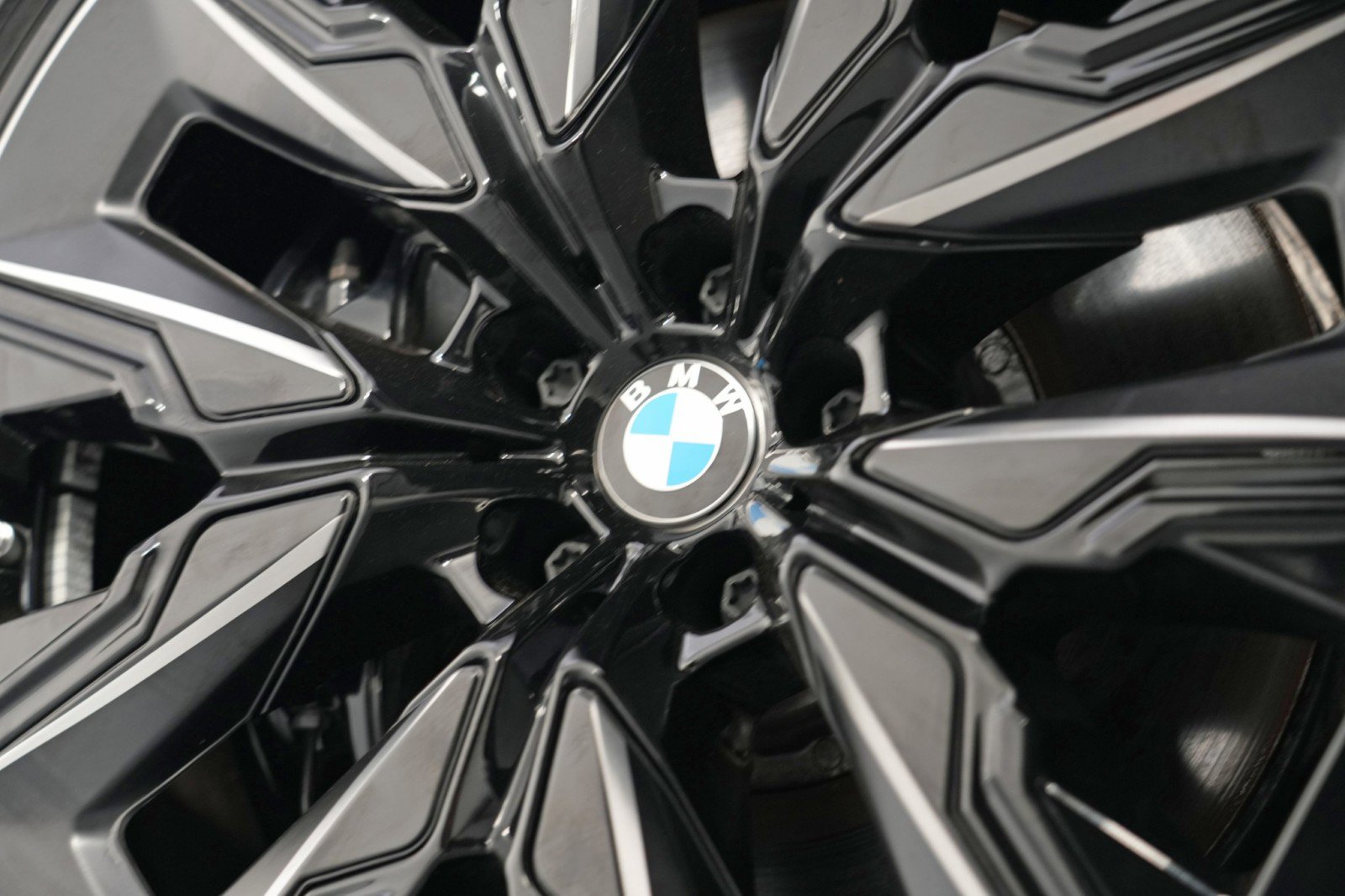 Used 2023 BMW i7 xDrive60 w/ Executive Package 2 image 73