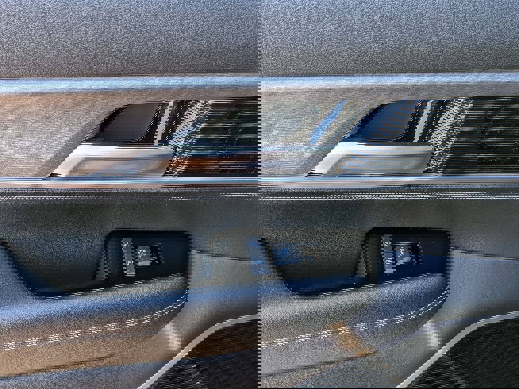 Certified 2025 Jeep Wagoneer Series III w/ Premium Group I image 26