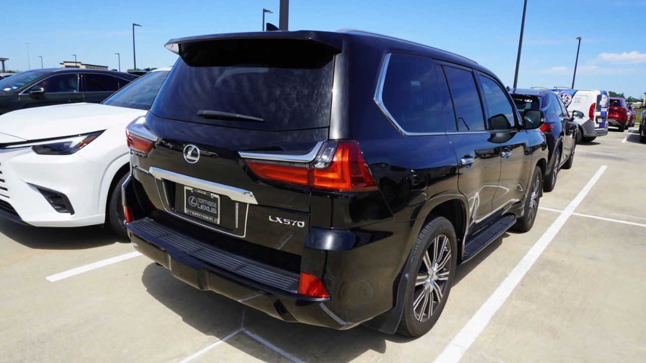 Used 2020 Lexus LX 570 4WD w/ Luxury Package image 6