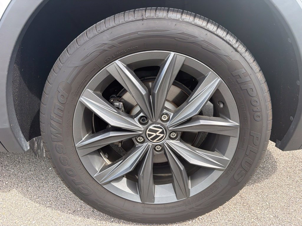 Used 2022 Volkswagen Tiguan SE FWD image 5