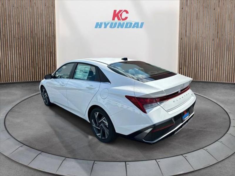 New 2025 Hyundai Elantra Limited image 8