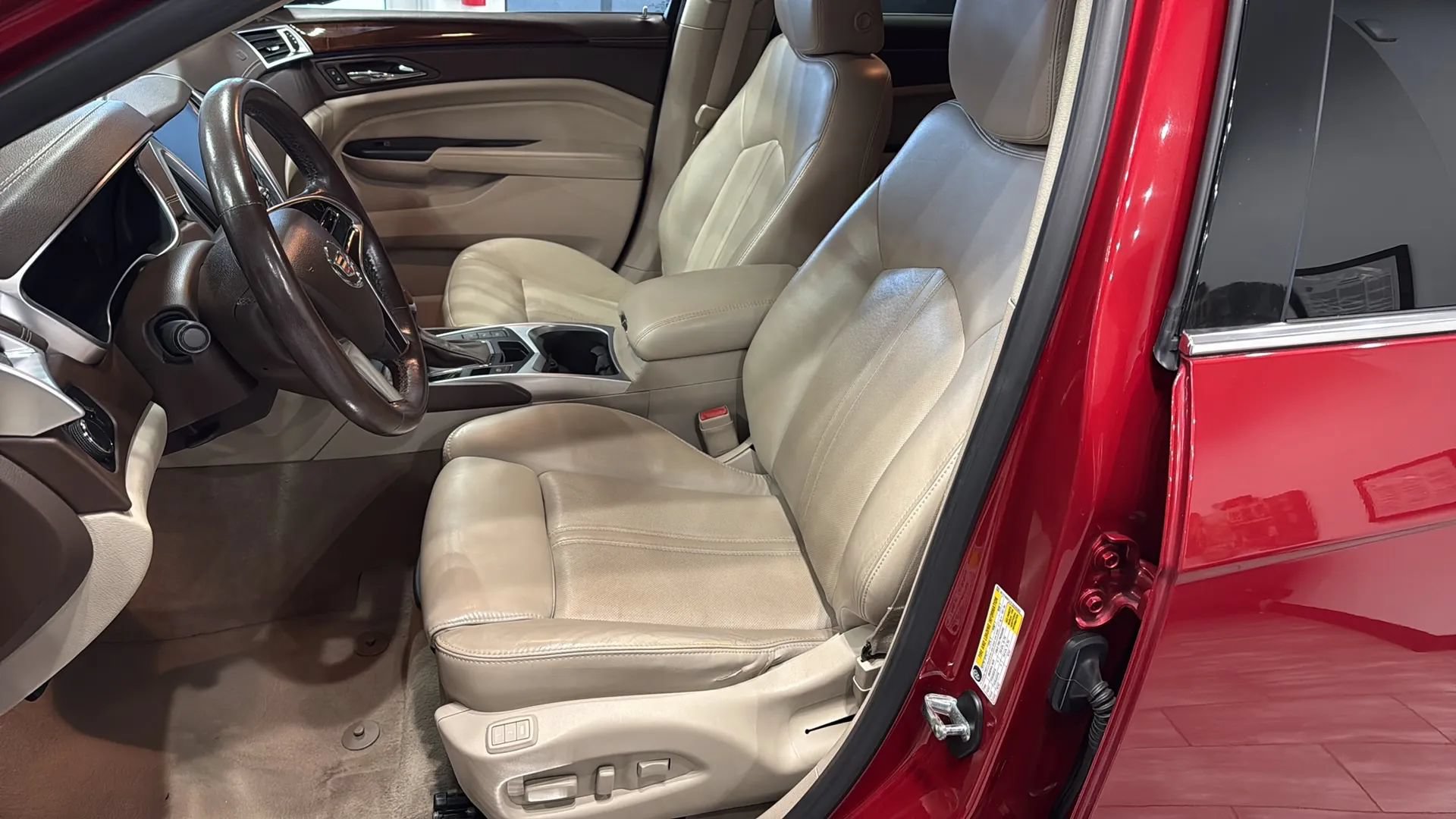 Used 2015 Cadillac SRX Luxury w/ Driver Awareness Package FWD image 16