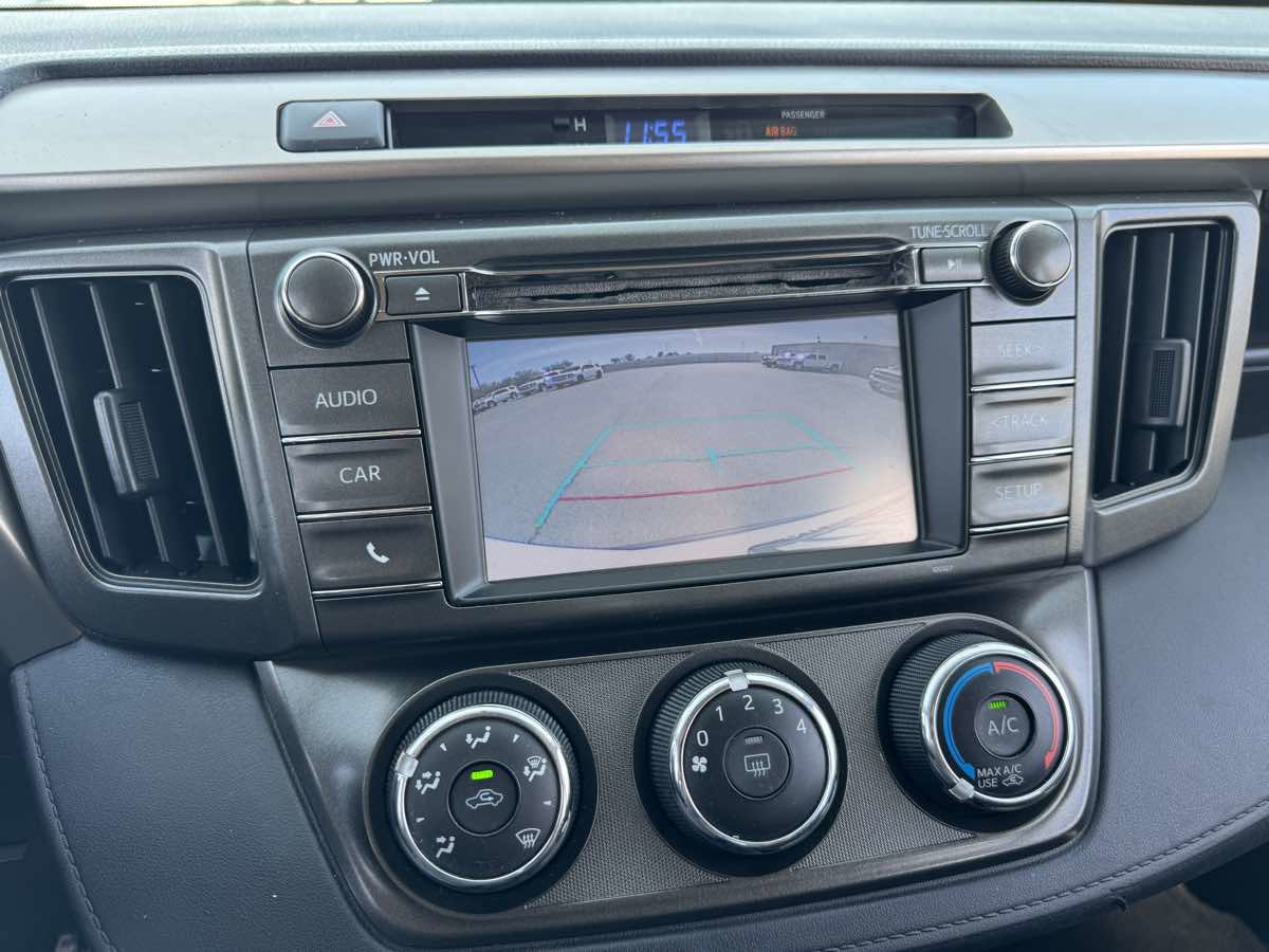 Used 2015 Toyota RAV4 LE image 28