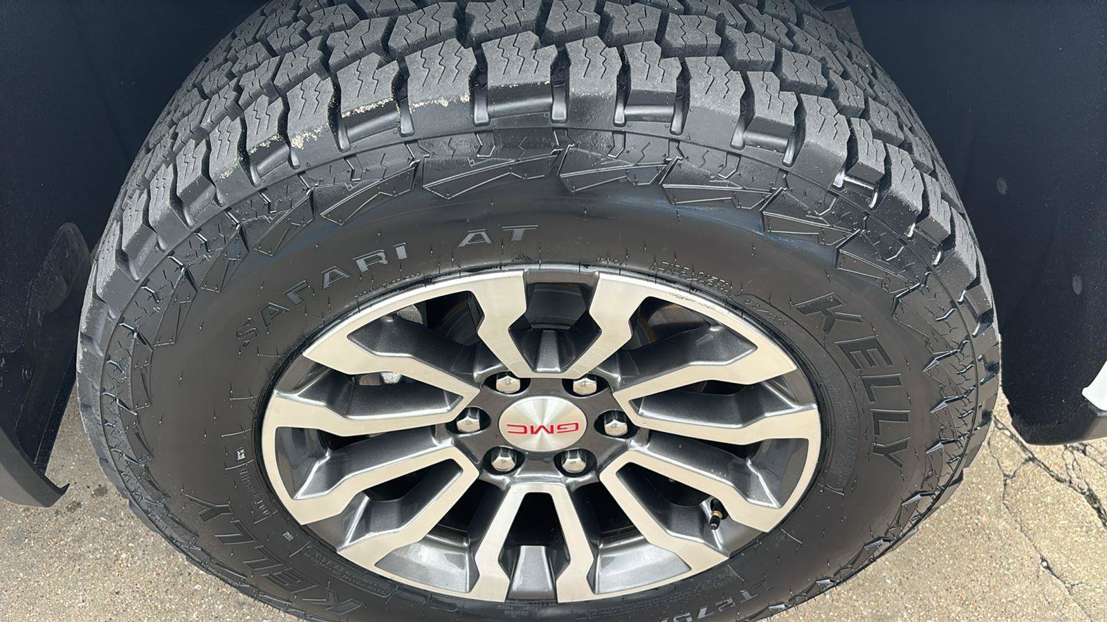 Certified 2022 GMC Sierra 1500 AT4 w/ AT4 Premium Package AWD/4WD image 11