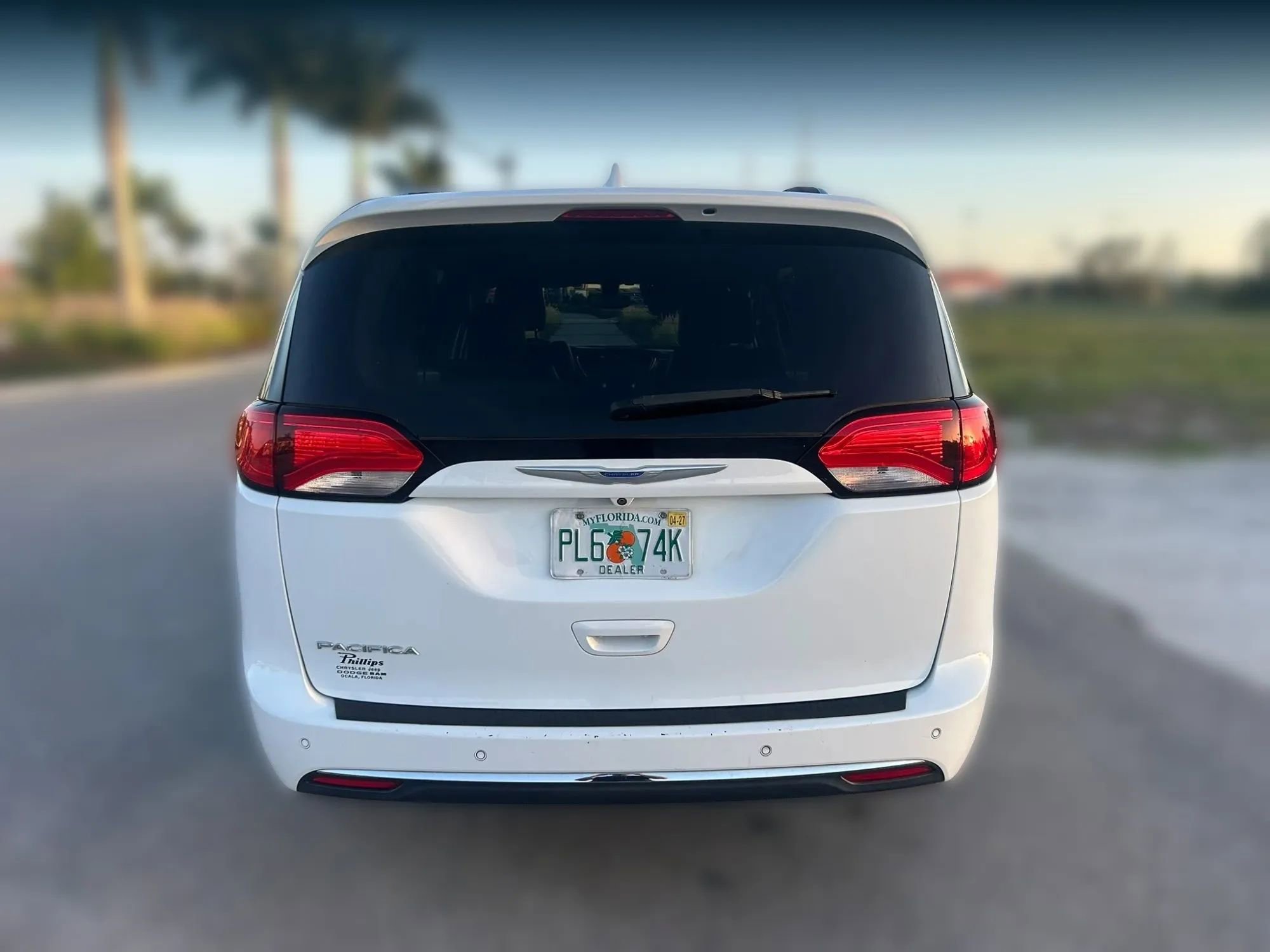 Used 2018 Chrysler Pacifica Touring-L Plus w/ Tire & Wheel Group FWD image 7