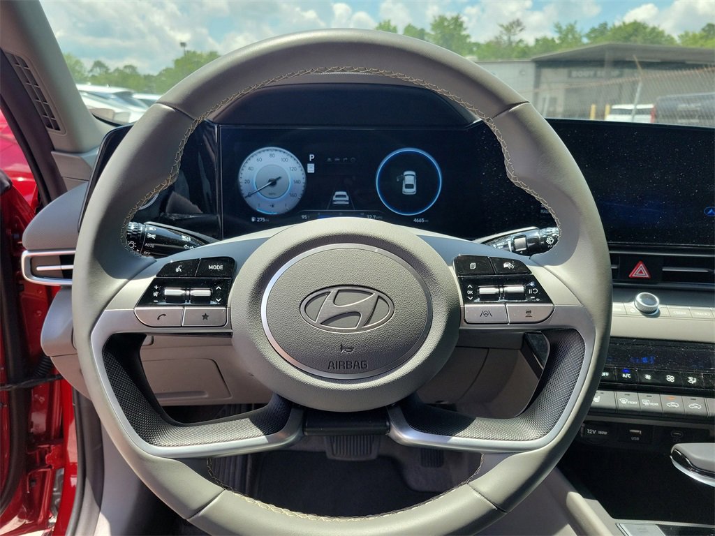 Used 2025 Hyundai Elantra SEL image 12