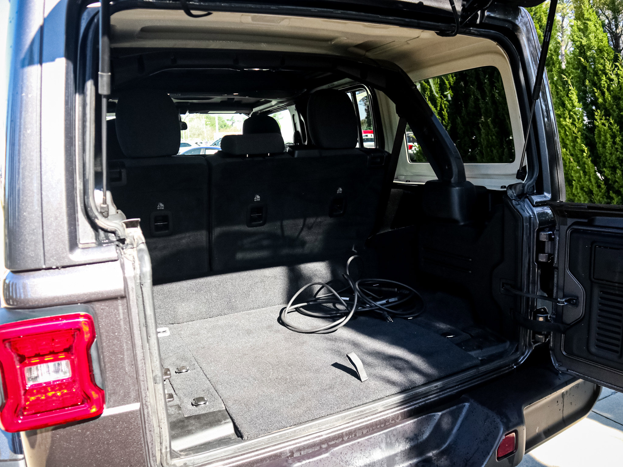 Used 2025 Jeep Wrangler Sahara image 30