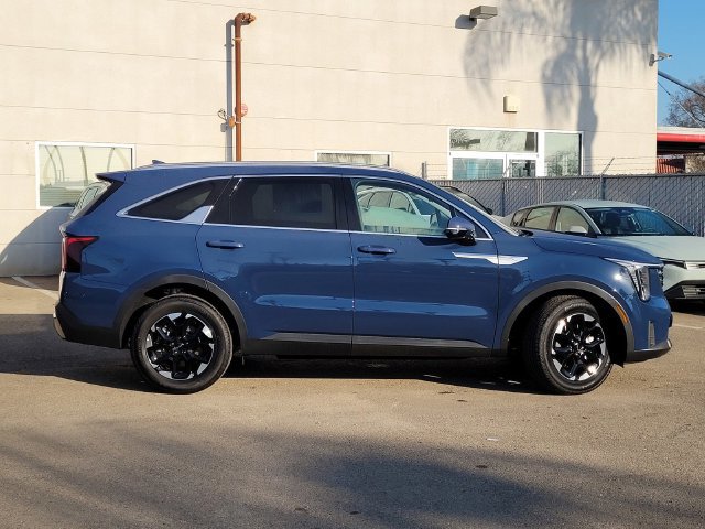 New 2026 Kia Sorento S w/ S Panoramic Sunroof Package FWD image 4